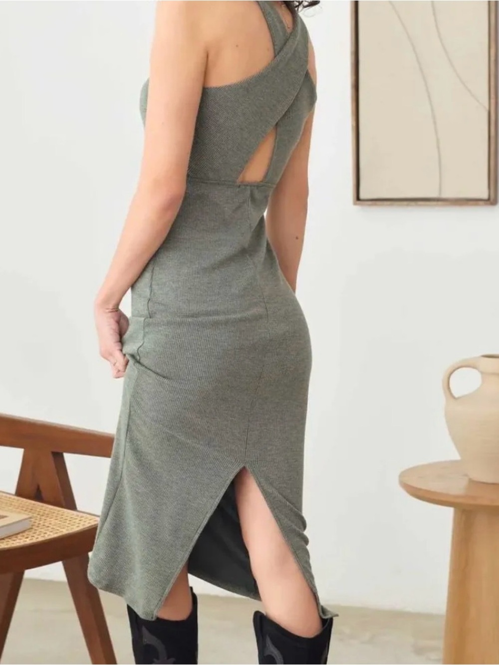 Gilli Sage Green Ribbed Midi Dress with Keyhole Neck - Picture 2 of 3